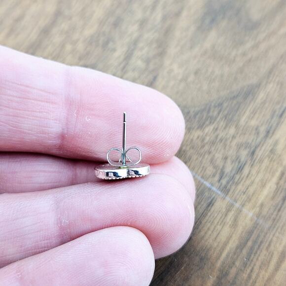 Disney Frozen Ana And Elsa Stud Earrings Silver Tone Heart Shape Cartoon Picture - Picture 4 of 4